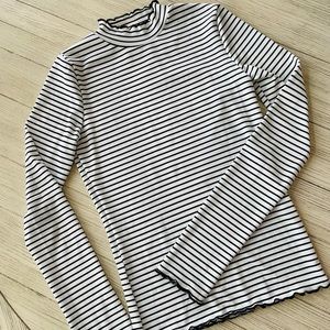 LIKE NEW! PrettyLittleThing Knit Top